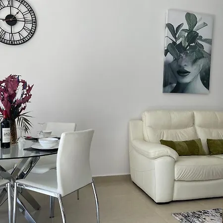 Eleona's Royal Gardens By Yiota - Luxury 2 Bed In Exclusive Complex *