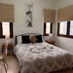 Eleona's Royal Gardens By Yiota - Luxury 2 Bed In Exclusive Complex Peyia
