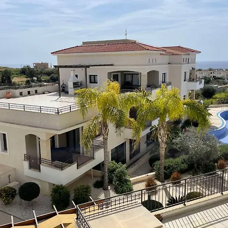 Eleona's Royal Gardens By Yiota - Luxury 2 Bed In Exclusive Complex Apartment