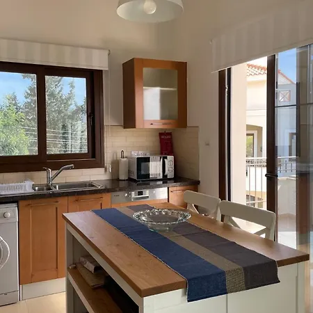 Апартаменты Eleona's Royal Gardens By Yiota - Luxury 2 Bed In Exclusive Complex *