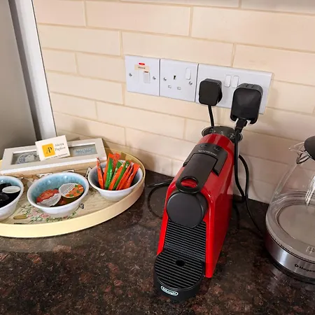 Eleona's Royal Gardens By Yiota - Luxury 2 Bed In Exclusive Complex