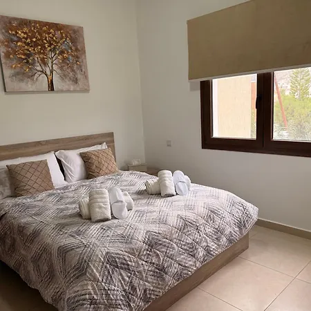 Eleona's Royal Gardens By Yiota - Luxury 2 Bed In Exclusive Complex Peyia