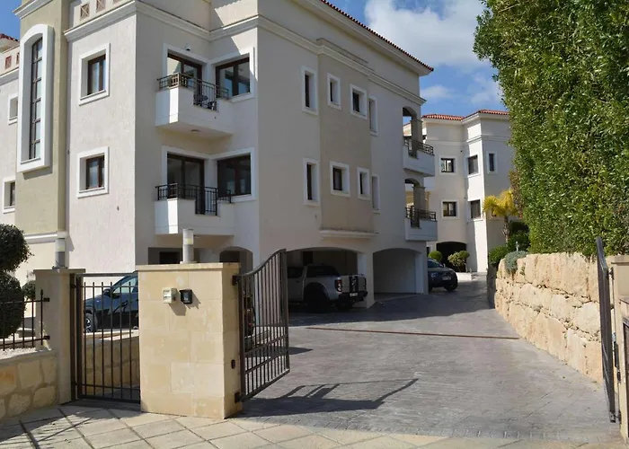 Eleona's Royal Gardens By Yiota - Luxury 2 Bed In Exclusive Complex Appartement *