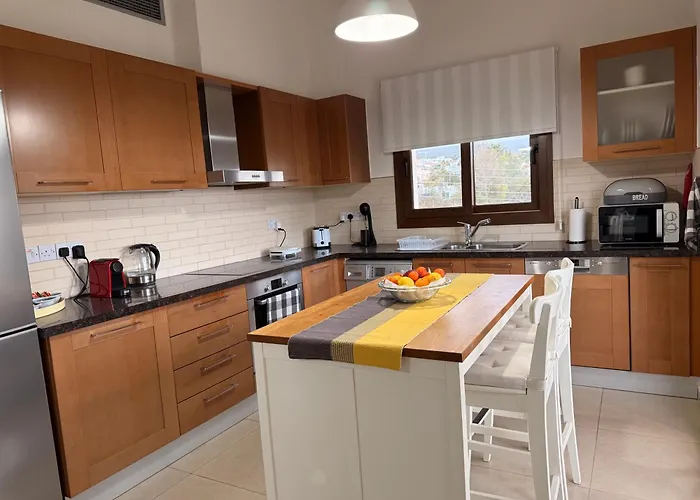 Eleona's Royal Gardens By Yiota - Luxury 2 Bed In Exclusive Complex Appartement