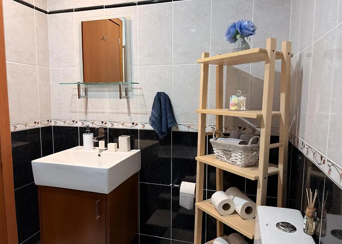 Eleona's Royal Gardens By Yiota - Luxury 2 Bed In Exclusive Complex Apartmán