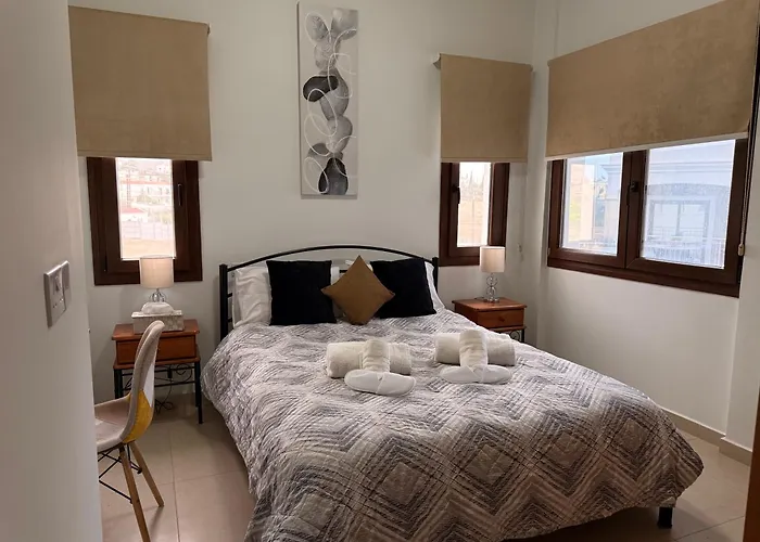 Eleona's Royal Gardens By Yiota - Luxury 2 Bed In Exclusive Complex Pegeia