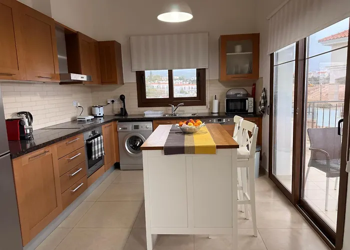 Eleona's Royal Gardens By Yiota - Luxury 2 Bed In Exclusive Complex * Peyia