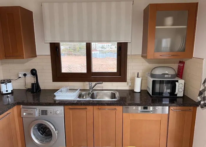 Eleona's Royal Gardens By Yiota - Luxury 2 Bed In Exclusive Complex Pegeia