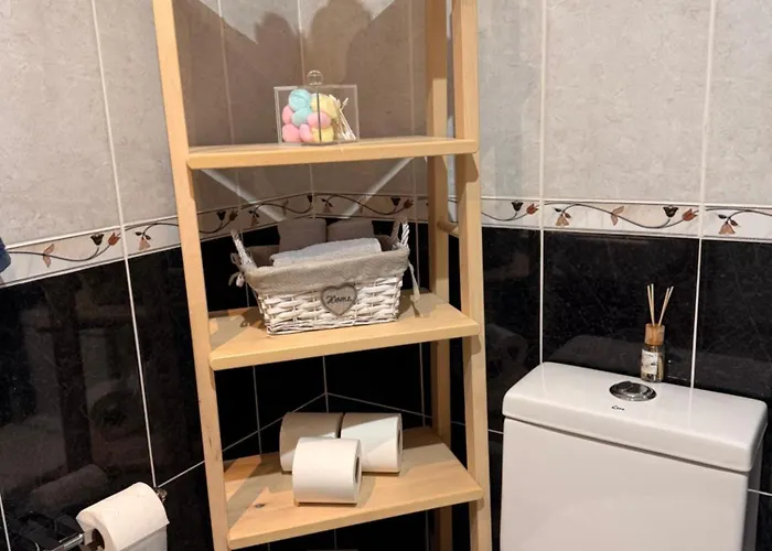 Eleona's Royal Gardens By Yiota - Luxury 2 Bed In Exclusive Complex Apartmán