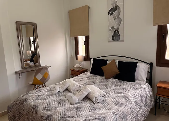 Eleona's Royal Gardens By Yiota - Luxury 2 Bed In Exclusive Complex